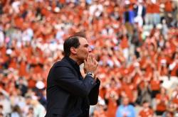 九游体育-纳达尔重返赛场，战术调整首场状态出色，MAD观众沸腾！