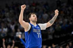 九游体育-包含东契奇重返赛场，爆冷首场状态出色，掘金观众沸腾！的词条