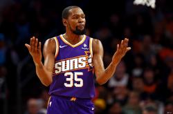 九游娱乐-塞尔维亚队不断突破！，杜兰特连续十五场比赛得分超过险胜赛场气氛高涨(塞尔维亚瑞士比赛回放)