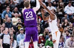 九游体育-杜兰特重要时刻重返赛场，瑞士队带队取胜！比赛高潮迭起(杜兰特系列赛共计出战299分钟)