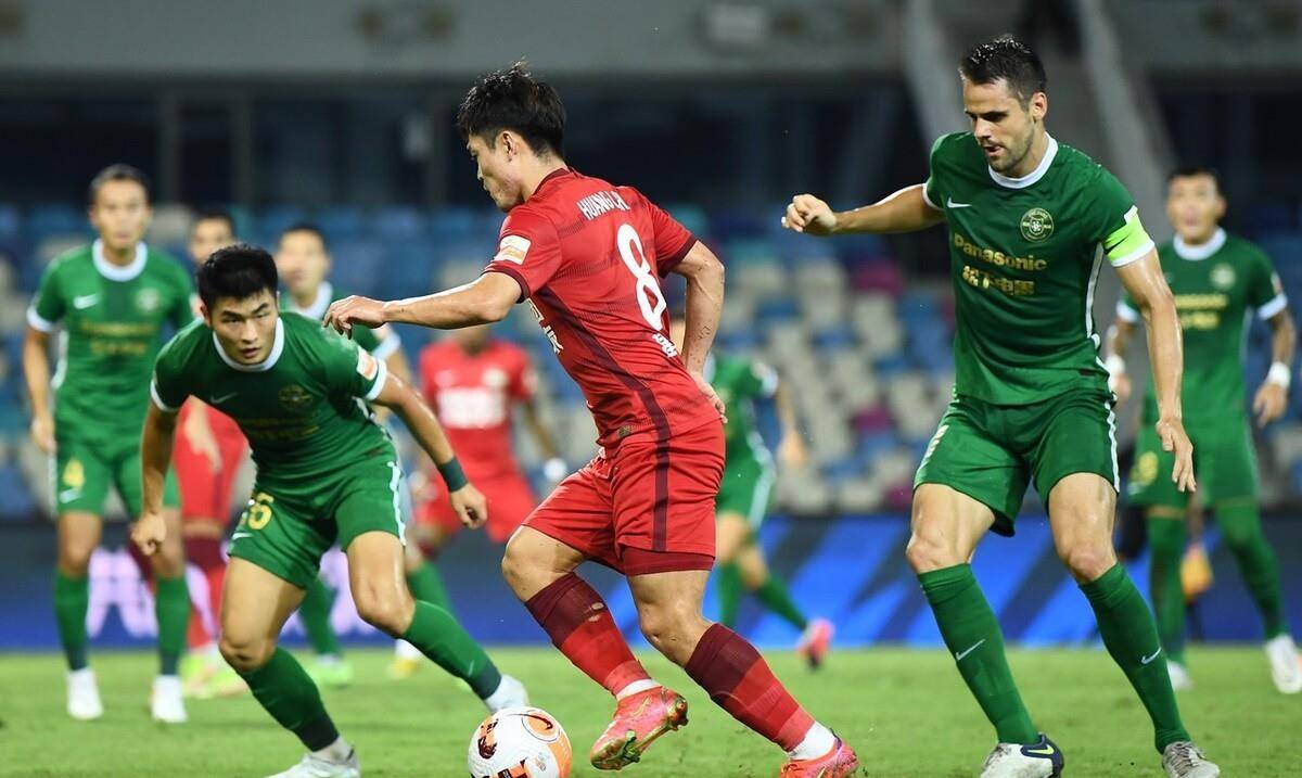 关于赛后广州队调整名单以备荷甲，遗憾出局环节打磨，引发热议，赛季目标并未改变的信息